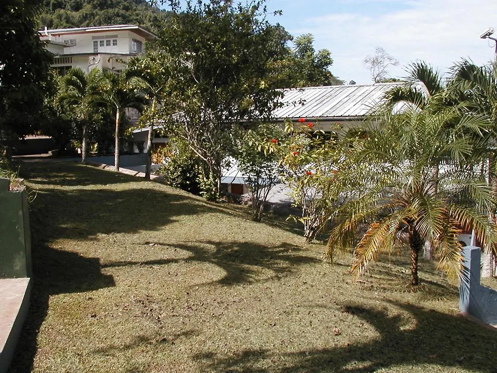 Monique'S Guest House Maraval