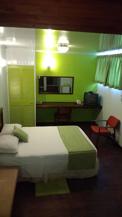 Monique'S Guest House Maraval